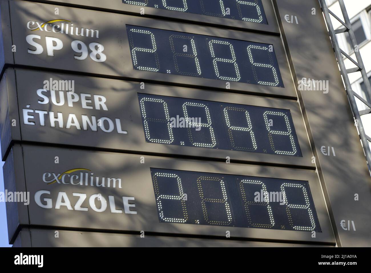 FRANKREICH. SEINE-SAINT-DENIS (93) ROMAINVILLE. TOTAL ENERGIES GAZ-STATION SCHLAGEN SUPER-ETHANOL-KRAFTSTOFF VOR Stockfoto