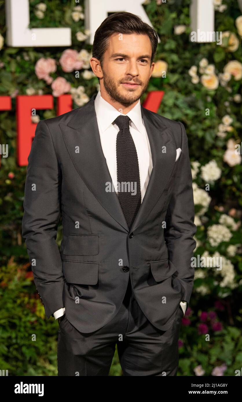 LONDON, ENGLAND - 22. MÄRZ: Jonathan Bailey nimmt an der Weltpremiere der „Bridgerton“-Saison 2 in der Tate Modern am 22. März 2022 in London, England, Teil Stockfoto