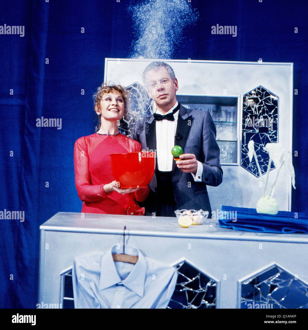 Ein Abend im Blauen Salon, Magiergala und Unterhaltungsreihe, Österreich 1982, Mitwirkende: Mirjam Dreifuss, Peter Lodynski Stockfoto