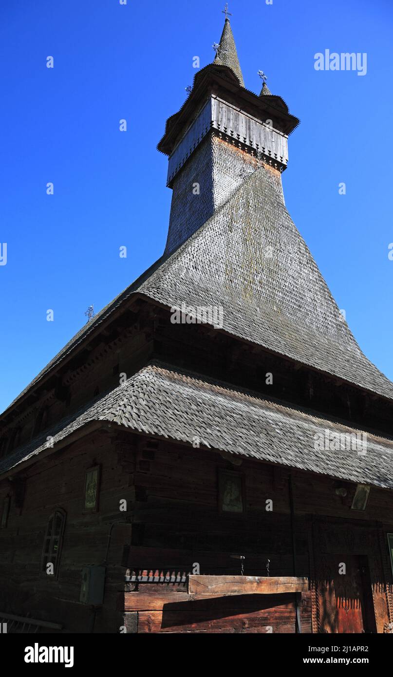 Unesco Weltkulturerbe: Holzkirchen von Budesti, untere Kirche, Biserica Josania, geweiht dem heiligen St. Nikolaus, erbaut 1760, Banat, Rumänien Stockfoto