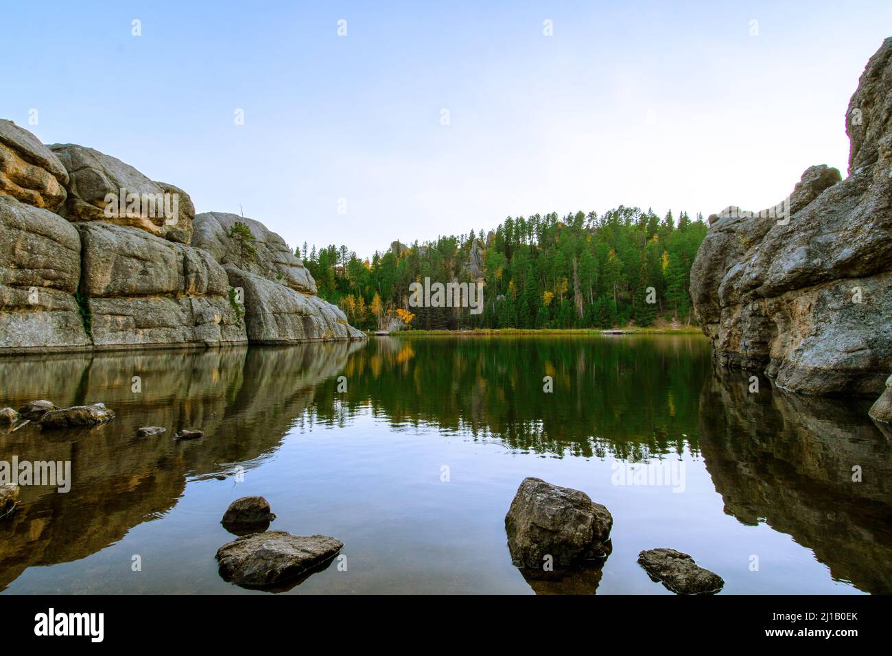 Eine Luftaufnahme des Sylvan Lake in Alberta, Kanada während des Sonnenuntergangs Stockfoto