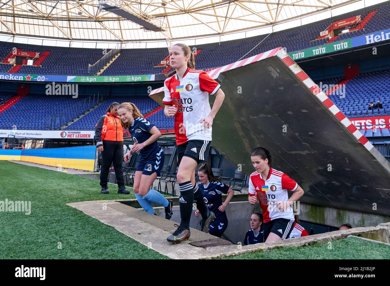 Rotterdam - Juli Schneijderberg von Feyenoord V1 während des Charity-Spiels zwischen Feyenoord V1 gegen Saestum v1 in de Kuip am 23. März 2022 in Rotterdam, Niederlande. (Box zu Box Pictures/Tom Bode) Stockfoto