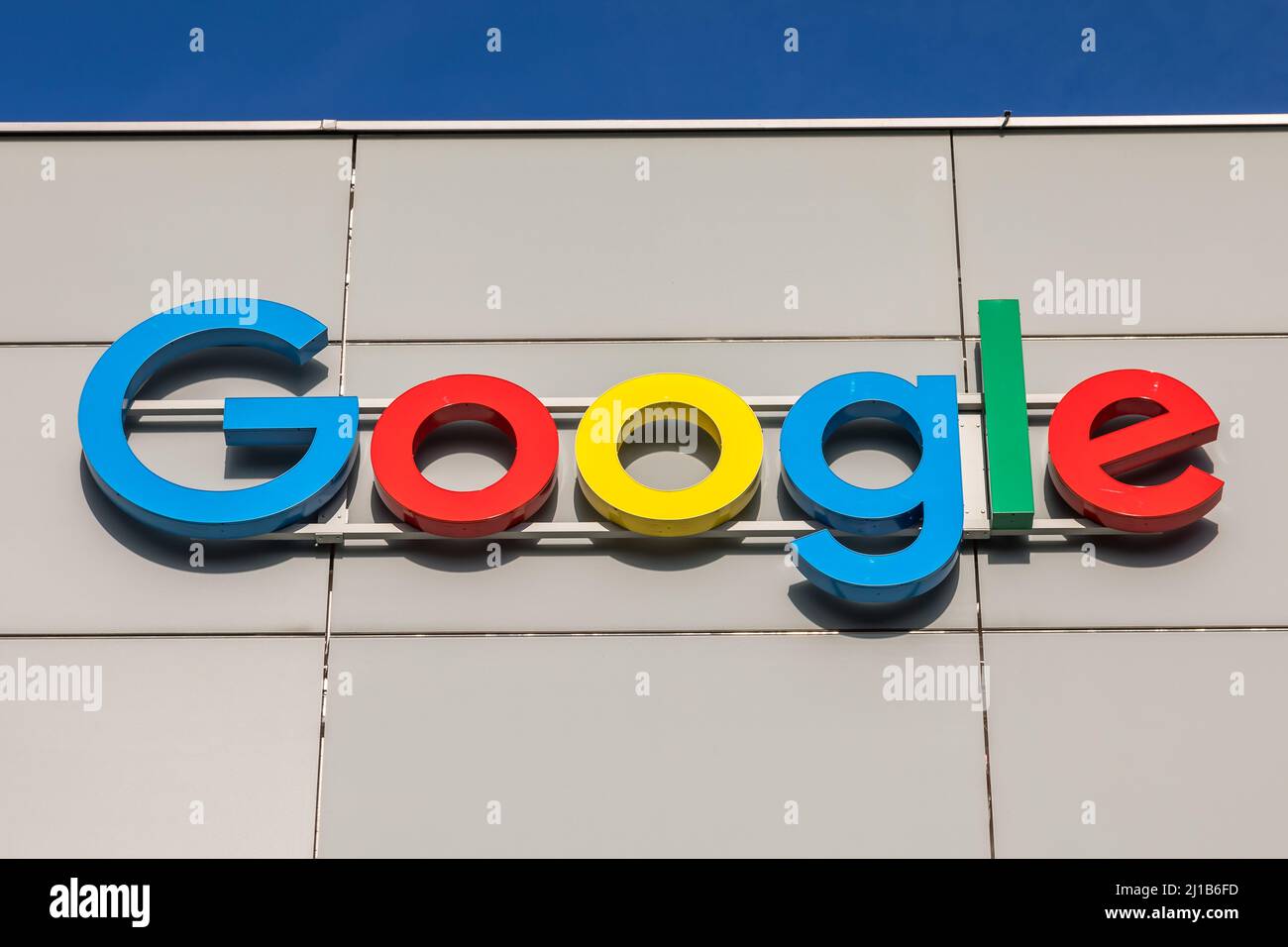 FASSADE DER GOOGLE-ZENTRALE IN ZÜRICH, GOOGLE-LOGO, SUCHMASCHINE, GAFA, WIRTSCHAFT, BÖRSE, NASDAQ, ZÜRICH, KANTON ZÜRICH, SCHWEIZ Stockfoto