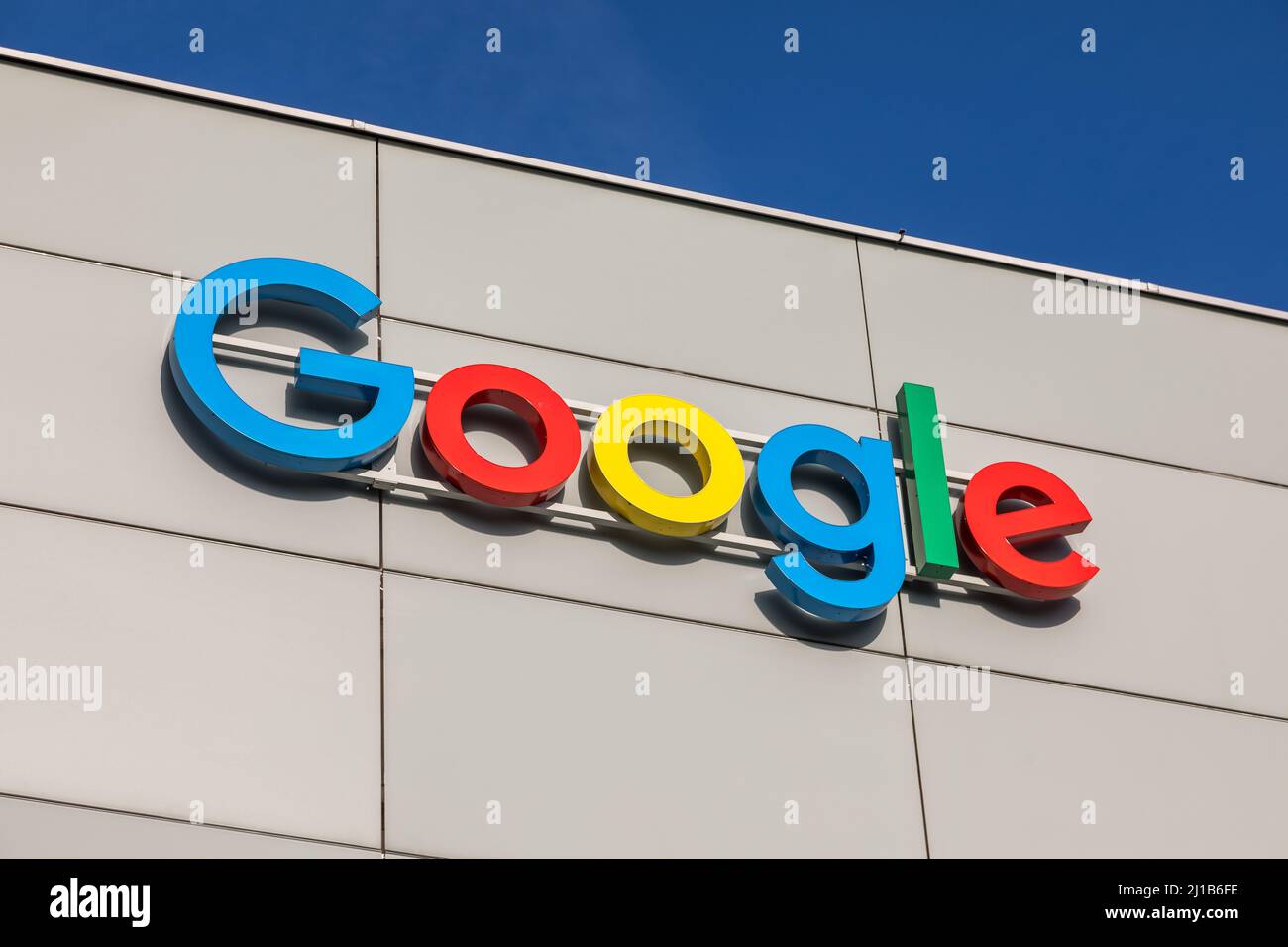 FASSADE DER GOOGLE-ZENTRALE IN ZÜRICH, GOOGLE-LOGO, SUCHMASCHINE, GAFA, WIRTSCHAFT, BÖRSE, NASDAQ, ZÜRICH, KANTON ZÜRICH, SCHWEIZ Stockfoto