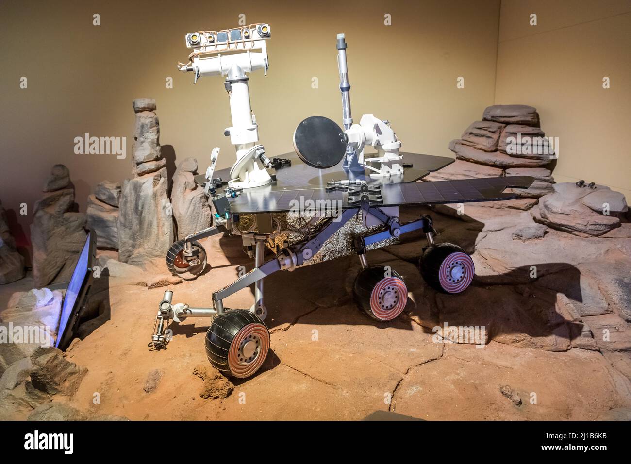 PROTOTYP DES MARS-EXPLORATIONSROBOTERS, AUSGESTELLT IM SCHWEIZERISCHEN VERKEHRSMUSEUM, PAVILLON ZUR GESCHICHTE DER LUFT- UND RAUMFAHRT, WELTRAUMEROBERUNG, VERKEHRSHAUS DES SCHWEIZ, LUCERNE, KANTON LUCERNE, SCHWEIZ Stockfoto