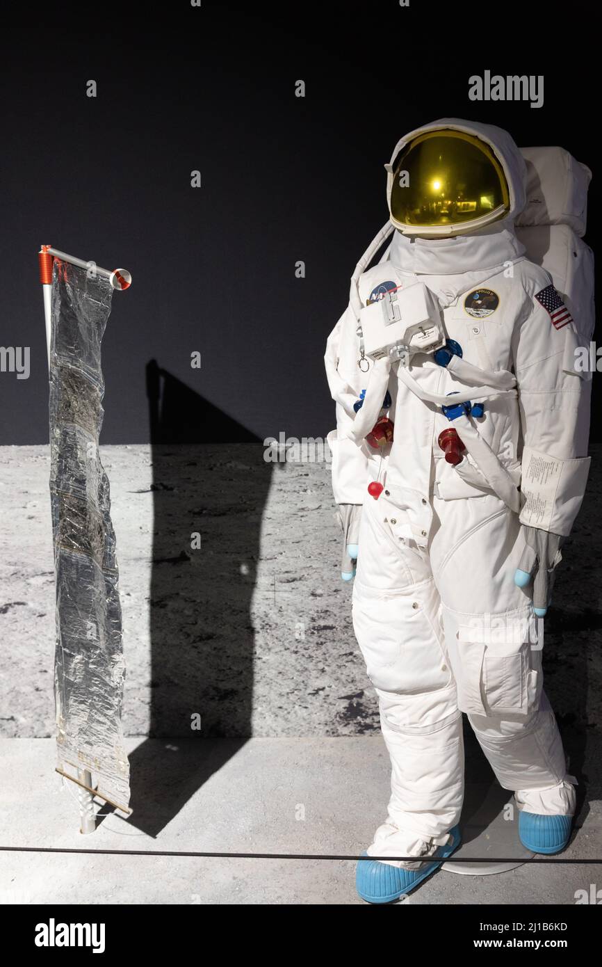 SPACESUIT GETRAGEN IM APOLLO 11, SCHWEIZERISCHES VERKEHRSHAUS DES SCHWEIZ, LUCERNE, KANTON LUCERNE, SCHWEIZ Stockfoto
