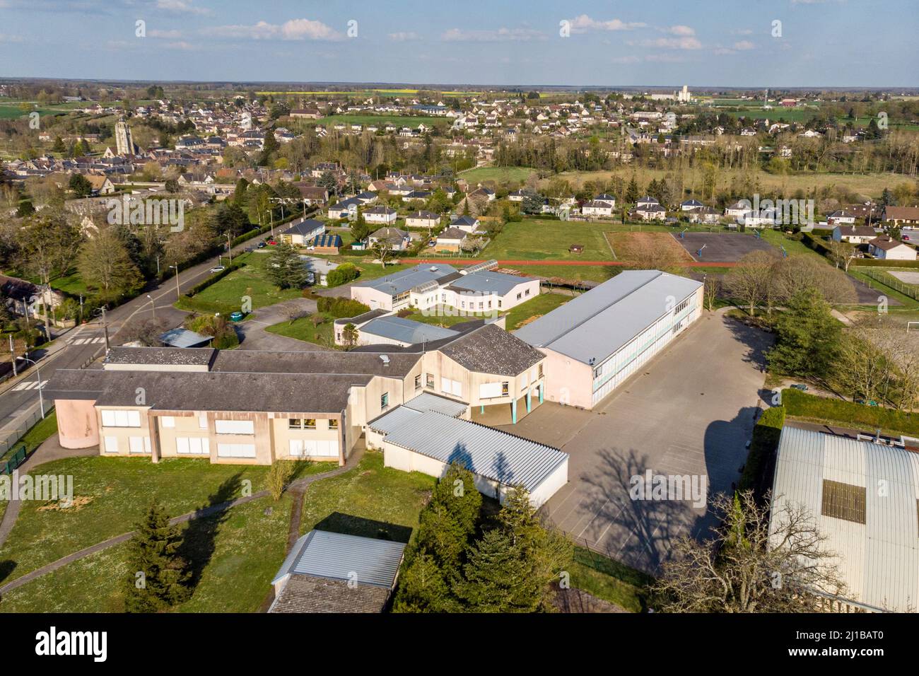 COLLEGE VICTOR HUGO IN RUGLES, ERSCHOSSEN VON EINER DROHNE, EURE, NORMANDIE, FRANKREICH Stockfoto