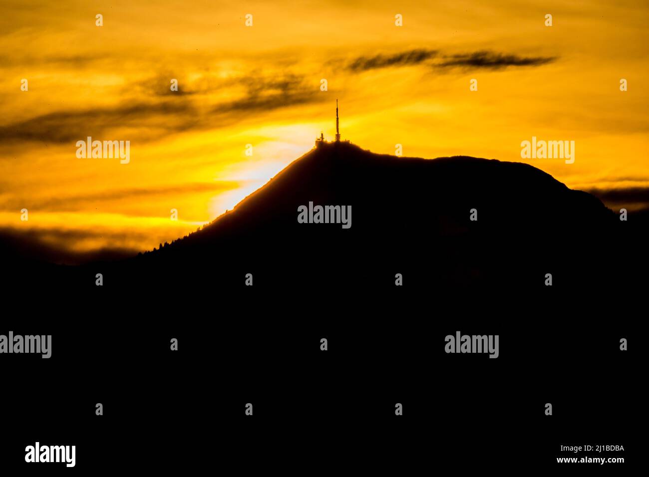 SONNENAUFGANG ÜBER DEM PUY DE DOME, PONTGIBAUD, (63) PUY DE DOME, AUVERGNE Stockfoto