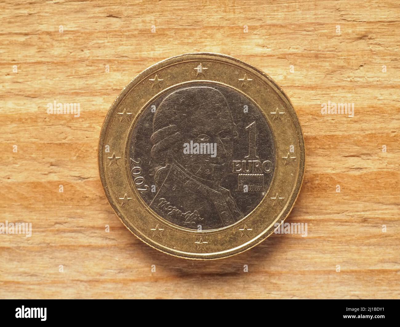 Eine Euro-Münze, Österreich-Seite mit dem Musiker Wolfgang Amadeus Mozart,  Währung von Österreich, Europäische Union Stockfotografie - Alamy