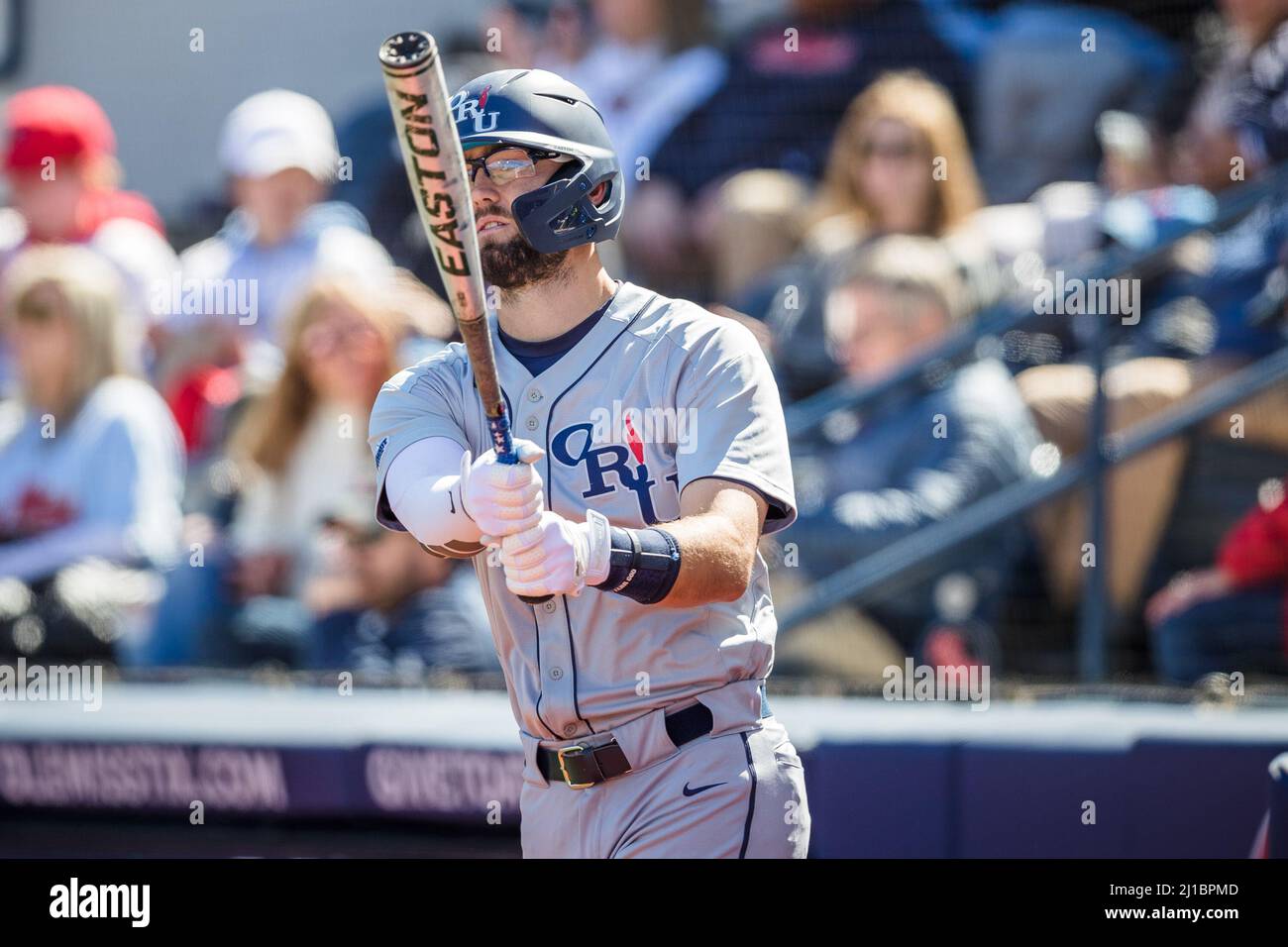 13. März 2022: Der Oral Roberts-Feldspieler Jake McMurray (4) steht während des Spiels 1 des NCAA-Baseballdoppelkopfes zwischen den Oral Roberts Golden Eagles und den Ole Miss Rebels im Oxford-University Stadium im Swayze Field in Oxford, Mississippi, in der Schlagbox. Ole Miss besiegte Oral Roberts 6-2 in sieben Innings. Prentice C. James/CSM Stockfoto