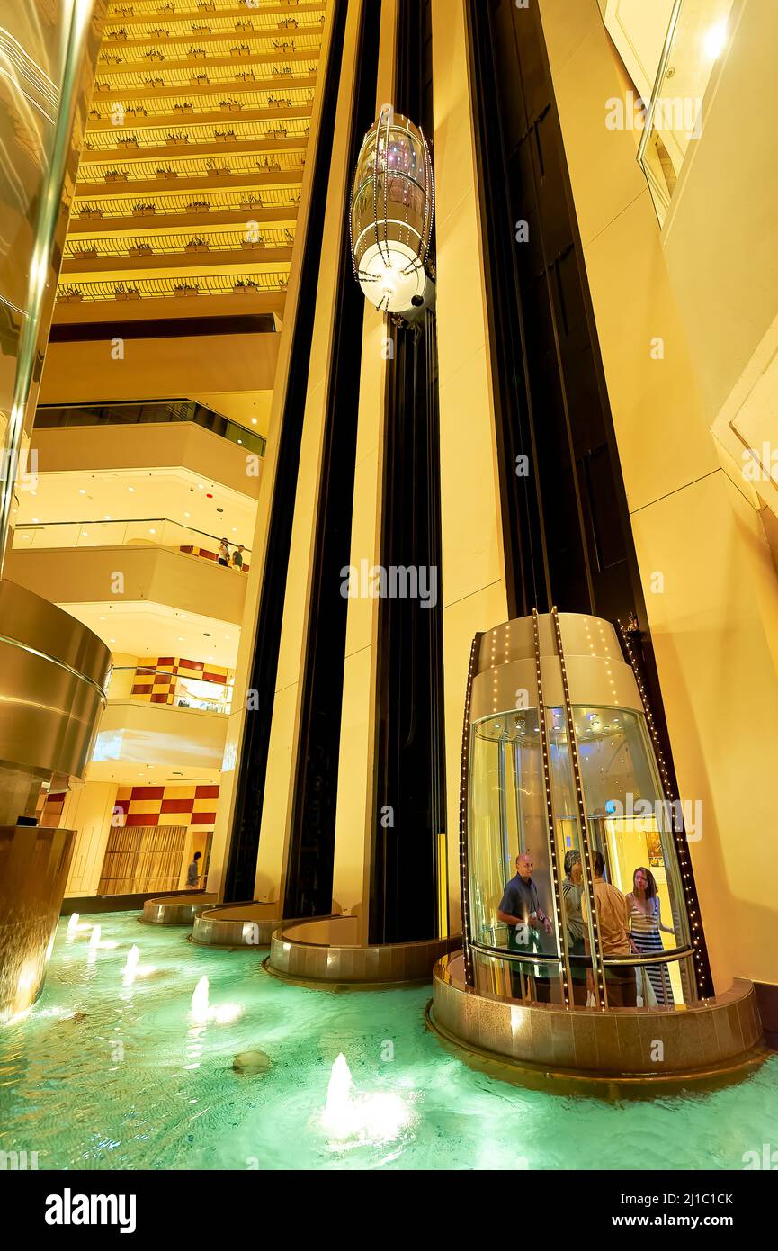 Singapur. Das futuristische Interieur des Pan Pacific 5-Sterne-Hotels Stockfoto