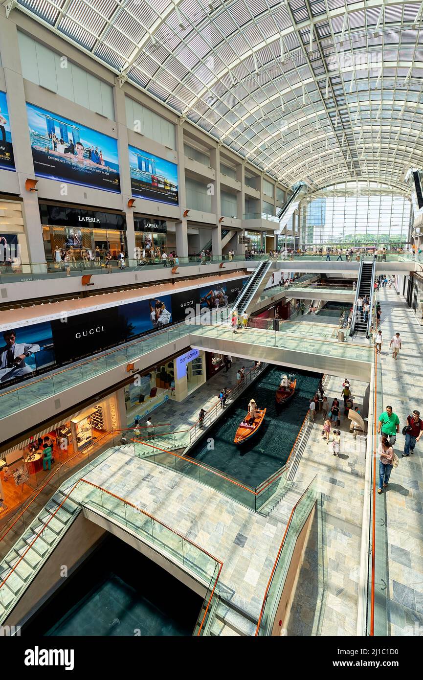 Singapur. Die Geschäfte in der Marina Bay Sands Mall Stockfoto