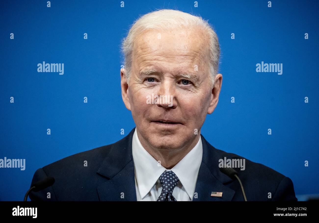 24. März 2022, Belgien, Brüssel: US-Präsident Joe Biden nimmt nach dem NATO-Sondergipfel am NATO-Hauptquartier an einer Pressekonferenz Teil. Bei dem Treffen soll die aktuelle Situation im russischen Krieg in der Ukraine erörtert werden. Foto: Michael Kappeler/dpa Stockfoto