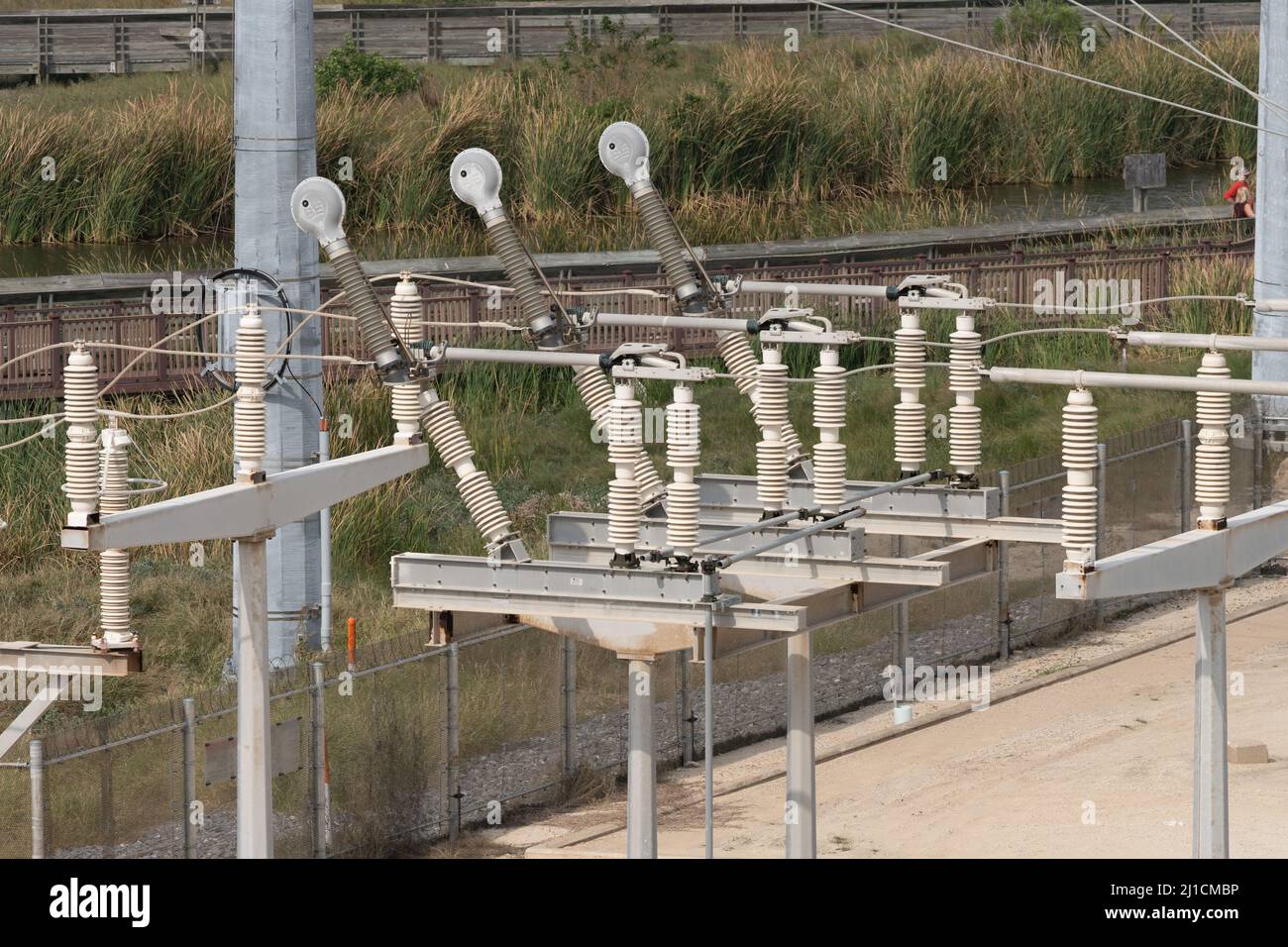 An einer Unterstation für die elektrische Stromübertragung befestigungen mit Volllastunterbrecher. Stockfoto