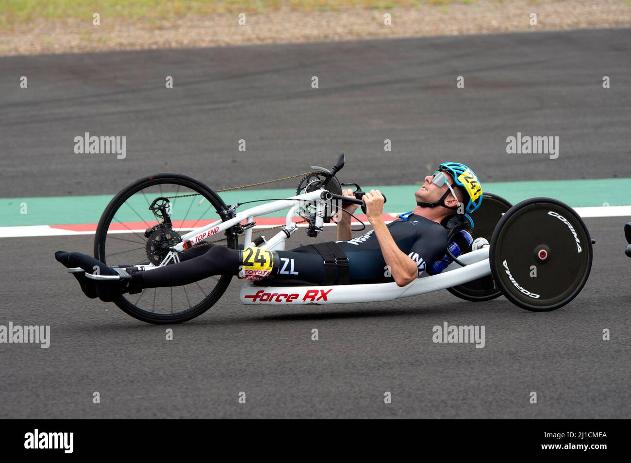 Ein neuseeländischer Parazyklist tritt bei den Paralympischen Spielen in Tokio 2020 an. Stockfoto