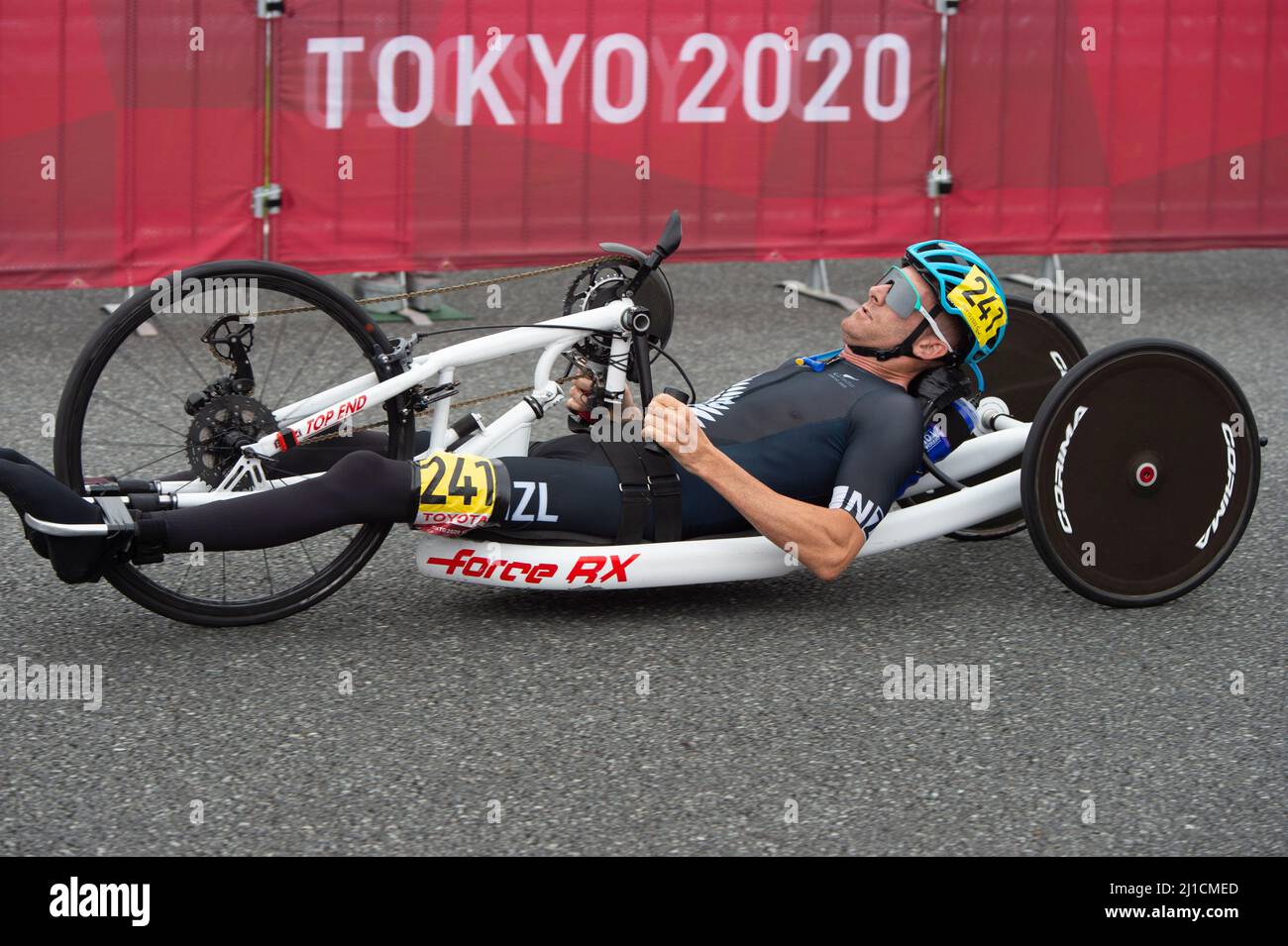 Ein neuseeländischer Parazyklist tritt bei den Paralympischen Spielen in Tokio 2020 an. Stockfoto