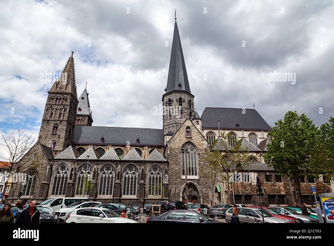 Die berühmte St.-Jakob-Kirche in Gent, Belgien an einem düsteren Tag Stockfoto