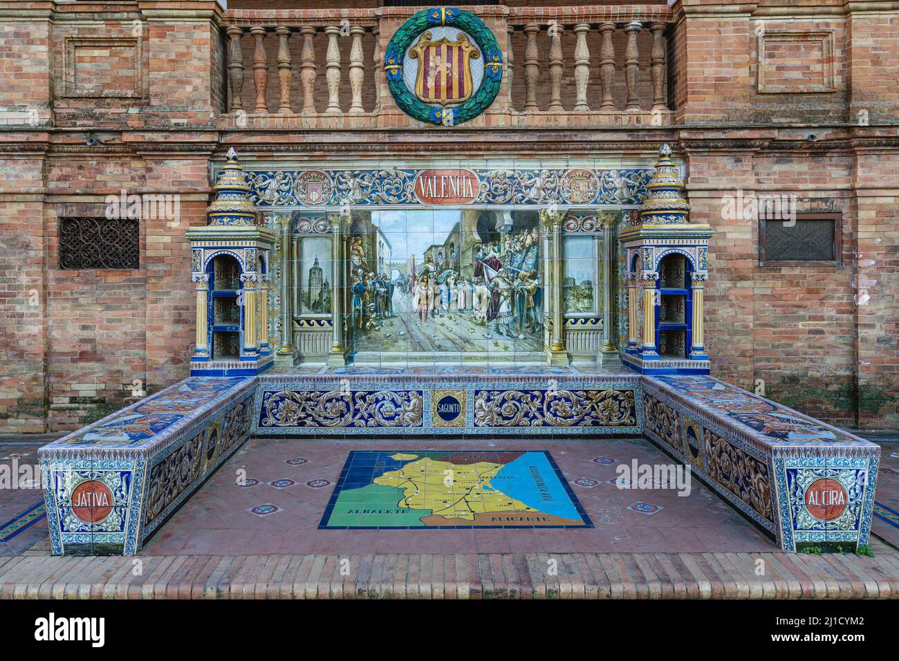Plaza de Spain in Sevilla. Keramikfliesen mit dem Thema der Provinz Valencia, in Spanien. Stockfoto
