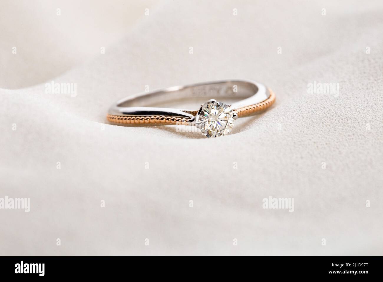 Bild von Mann und Frau mit Ehering Stockfoto