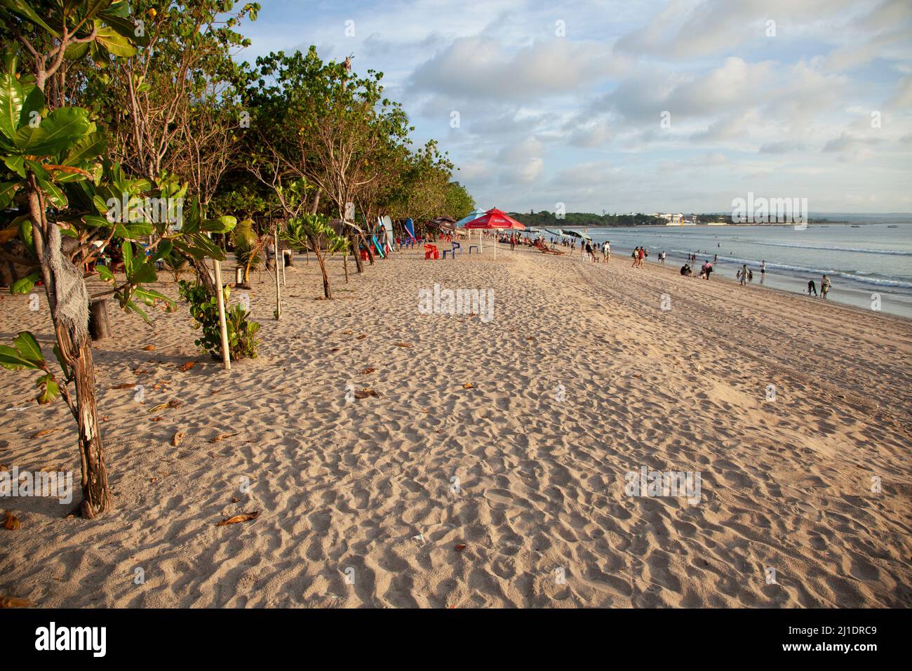 Kuta Beach in Bali, Indonesien im März 2022. Stockfoto