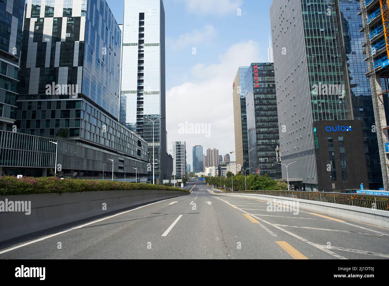 Shenzhen, Guangdong, China - 17. März 2022: Die leeren Straßen in Shenzhen, Provinz Guangdong, China, während der städtischen Sperrung aufgrund einer Zunahme der Stockfoto