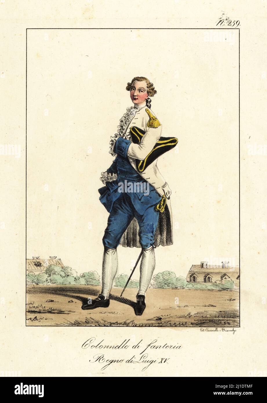 Oberst der französischen Infanterie, Epoche von König Ludwig XV., 1723-1774. In Perücke, weißem Mantel mit goldenen Schulterklappen, blauer Jacke und Hose, Schnallenschuhe, mit Trihorn und Schwert. Colonel d’Infanterie. Regne de Louis XV Handkolorierte Lithographie von Lorenzo Bianchi und Domenico Cuciniello nach Hippolyte Lecomte aus Costumi civili e militari della monarchia francese dal 1200 al 1820, Neapel, 1825. Italienische Ausgabe von Lecomtes zivilen und militärischen Kostümen der französischen Monarchie von 1200 bis 1820. Stockfoto