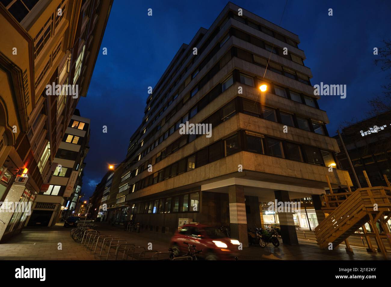 03.01.2022, Deutschland, Bremen, Bremen - Dunkle Fassade der 2021 insolventen Greensill Bank in der Stadt. 00A220103D147CAROEX.JPG [MODELLVERSION: NICHT APPIL Stockfoto