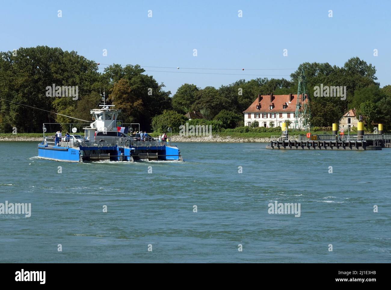 02.09.2021, Deutschland, Baden-Württemberg, Plittersdorf - Seilfähre Saletio auf dem Rhein. 00S210902D266CAROEX.JPG [MODEL RELEASE: NO, PROPERT Stockfoto