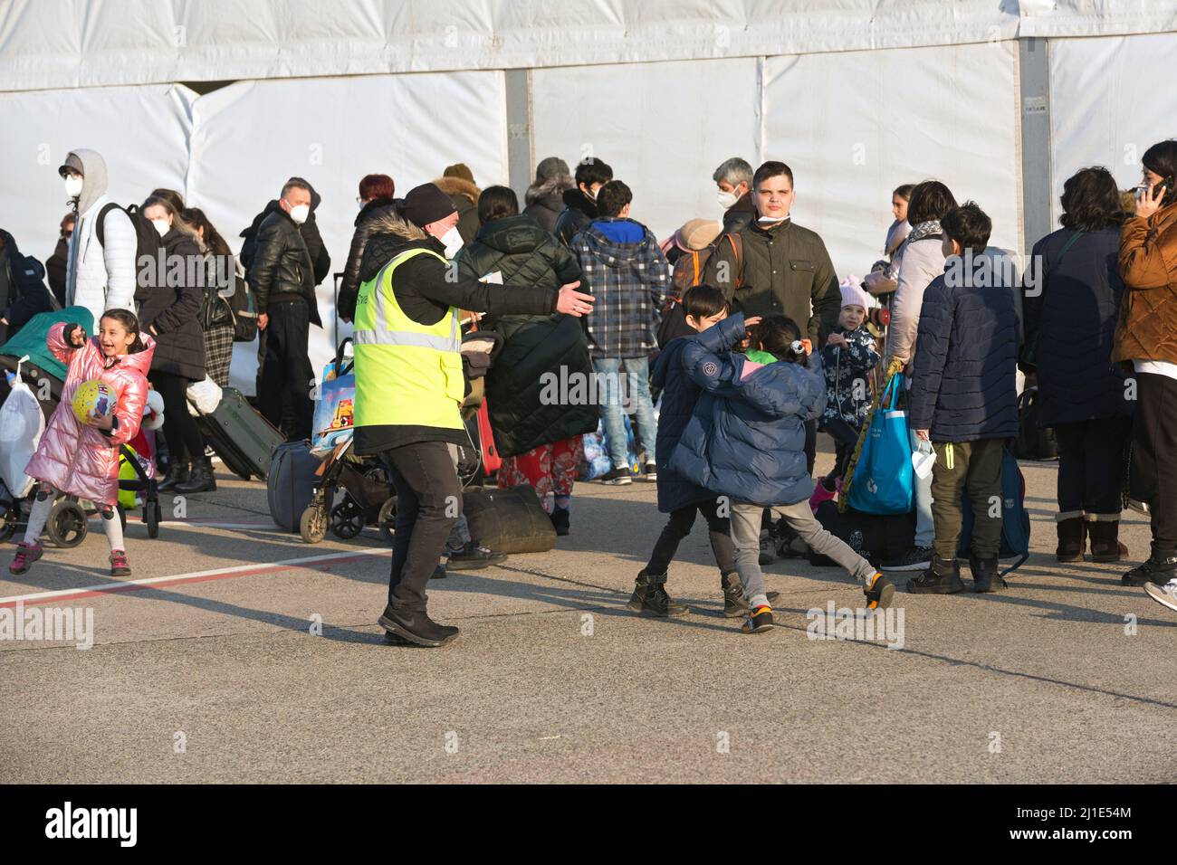 20.03.2022, Deutschland, Berlin, Berlin - Ukraine Ankunftszentrum auf dem Flughafengelände in Tegel. Ukrainische Kriegsflüchtlinge sind auf die deutschen Staaten verteilt Stockfoto