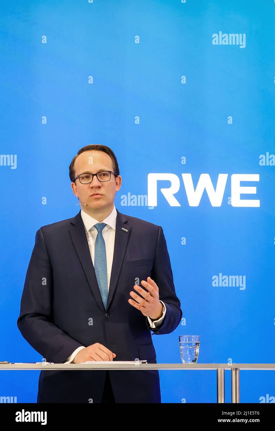 15.03.2022, Deutschland, Nordrhein-Westfalen, Essen - RWE-Geschäftsführer Markus Krebber bei der RWE-Jahrespressekonferenz. 00X220315D012CAROEX.JPG [MODELLVERSION Stockfoto