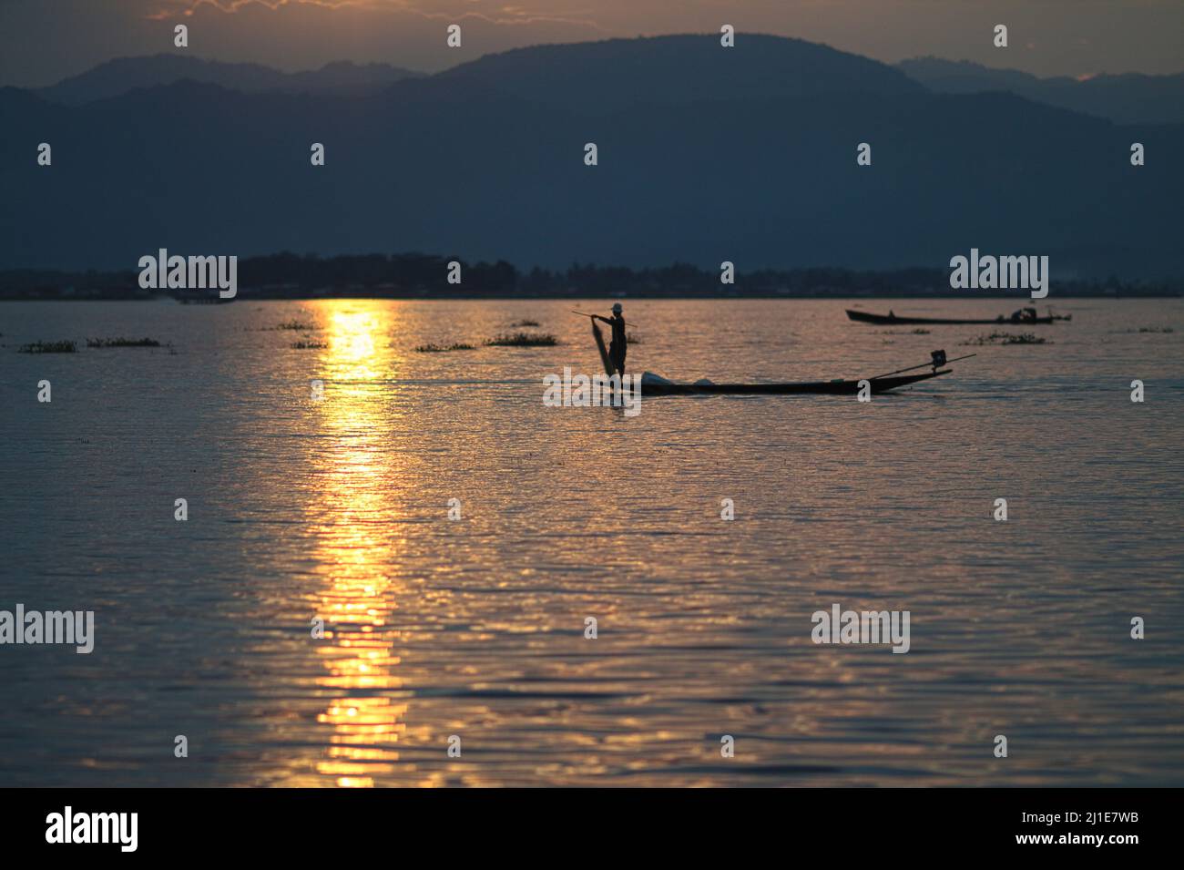 Sonnenuntergang am Inle Lake in Myanmar, Burma Stockfoto