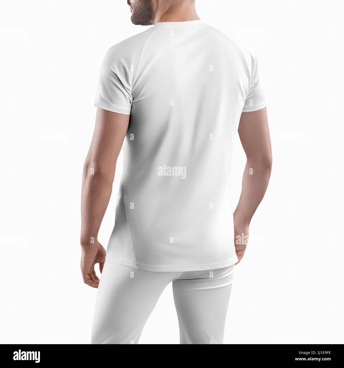 Nachbau einer Sportswear Herrenhose und eines T-Shirts. Weiße Vorlage auf einem Mann isoliert auf dem Hintergrund. Rückansicht. Stockfoto