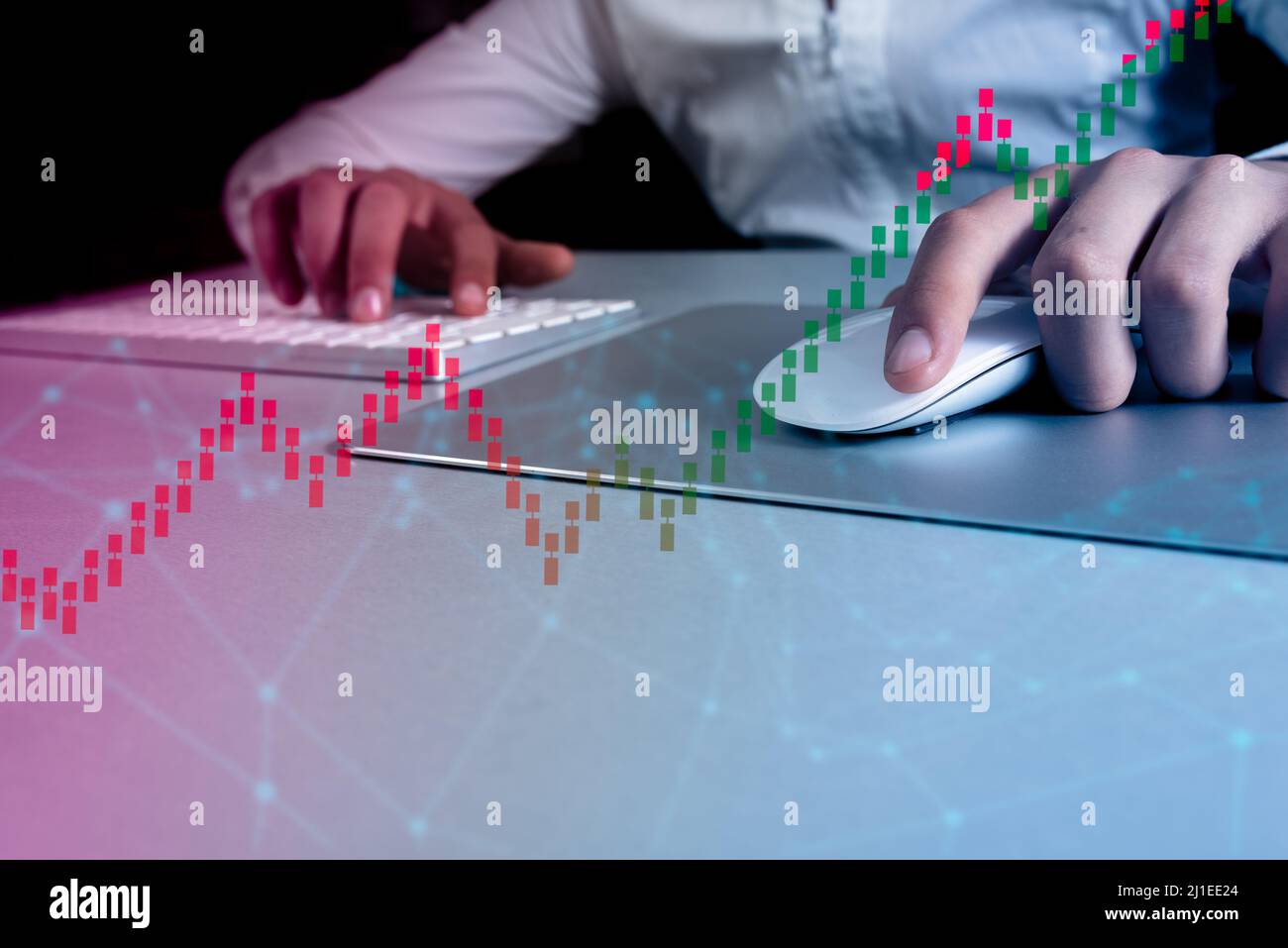Business man Trader mit Computer mit Tastatur und Maus , Börse, Corporate Finance Wirtschaft Aktiendiagramm Preisdatenanalyse, Krypta Stockfoto