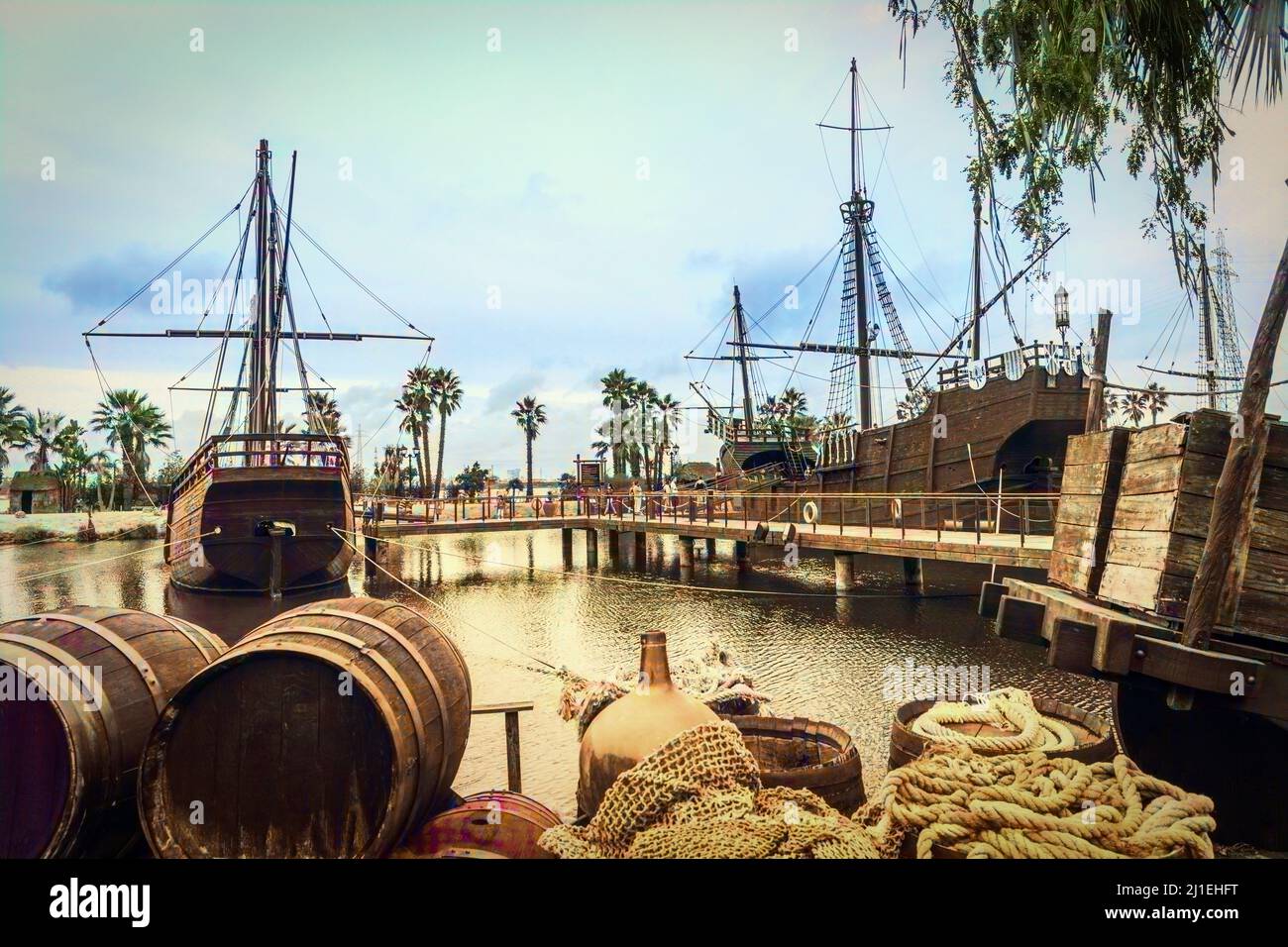 Palos de la Corso, Provinz Huelva, Andalusien, Südspanien. Die Wharf der Karavellen. Eine Nachbildung der Schiffe von Christoph Kolumbus und wie Stockfoto