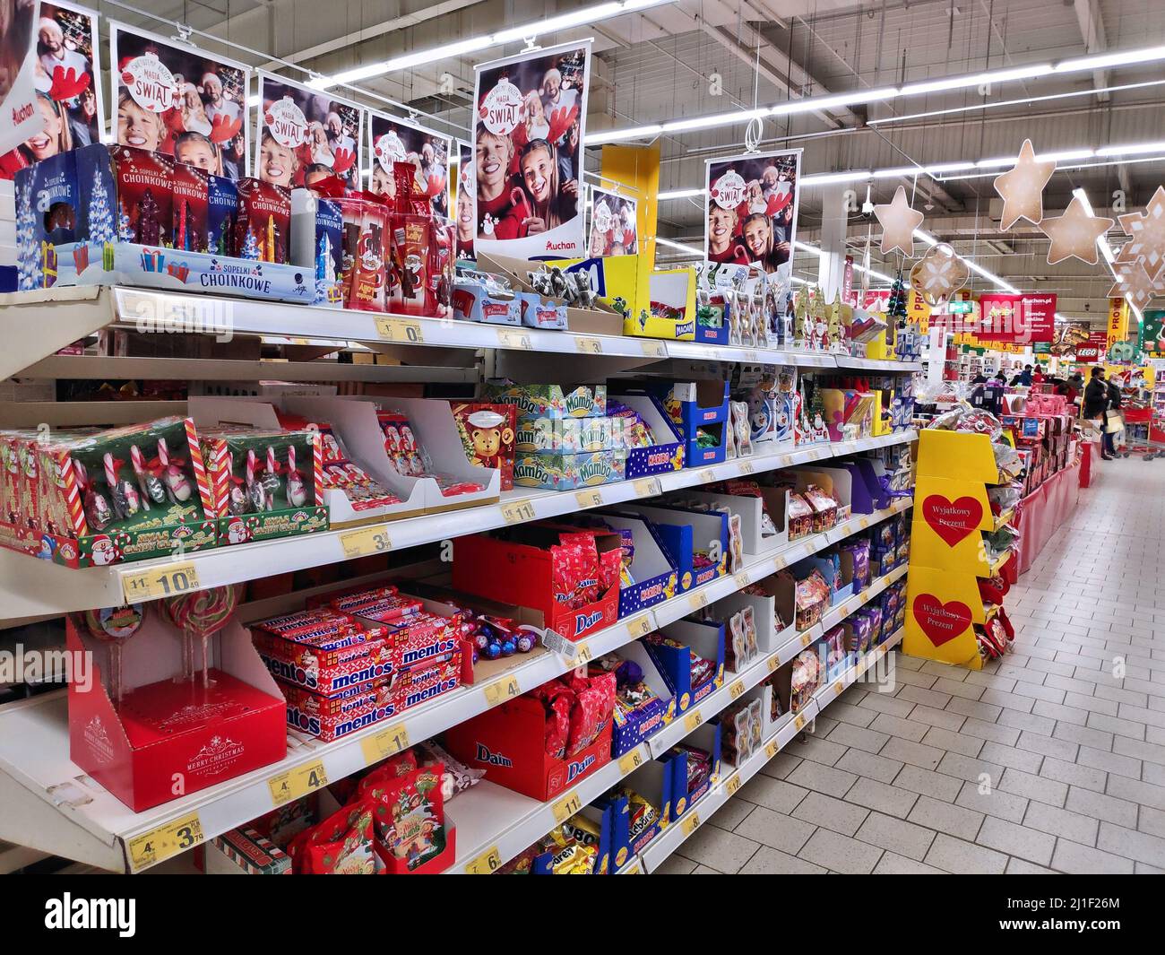 Auchan supermarkt -Fotos und -Bildmaterial in hoher Auflösung – Alamy
