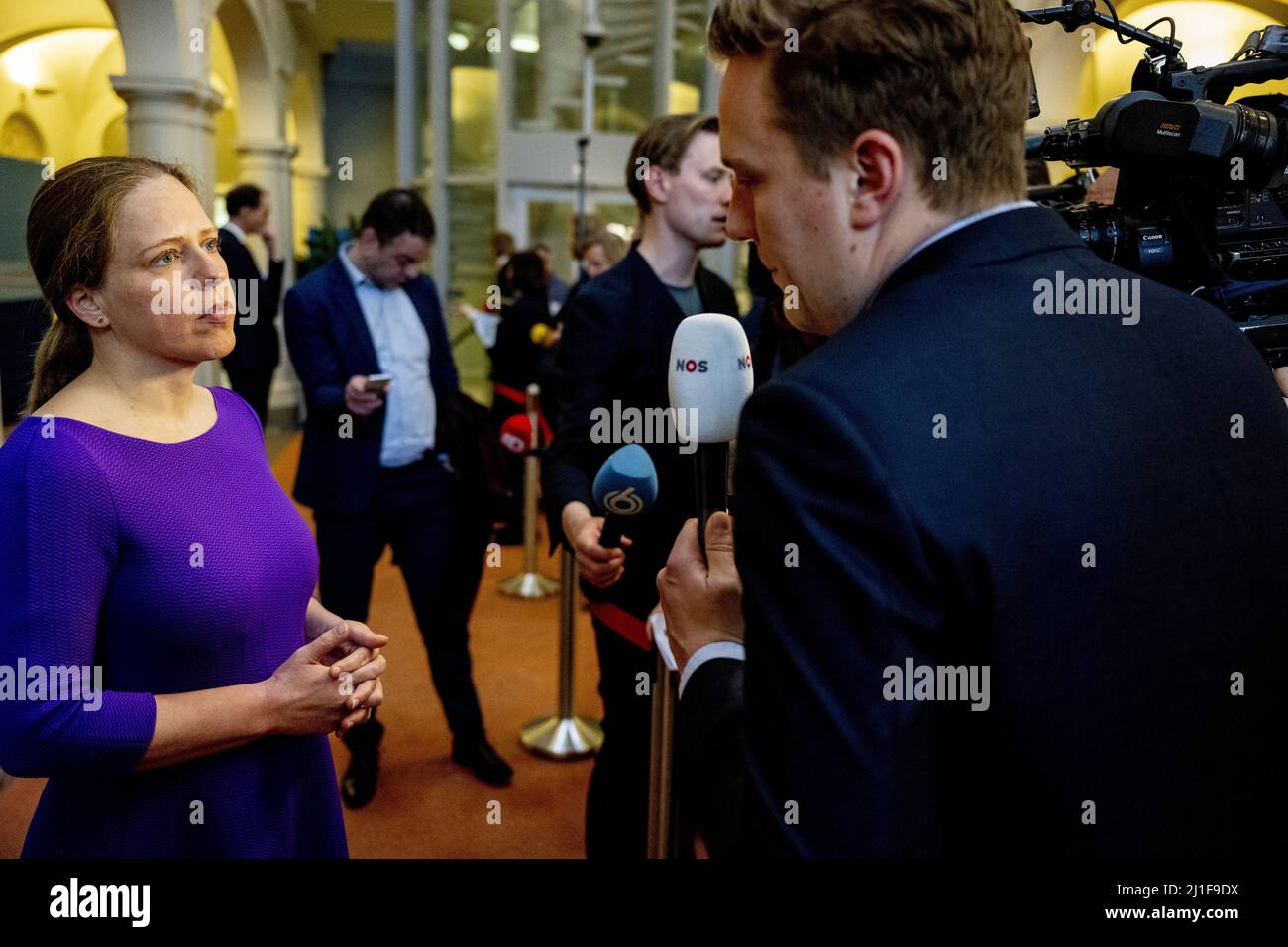 DEN HAAG - Carola Schouten Minister voor Armoedebeleid, Participatie en Pensioenen Staat de pers te woord op het Binnenhof na afloop van de wekelijkse ministerraad. ANP ROBIN UTRECHT Stockfoto