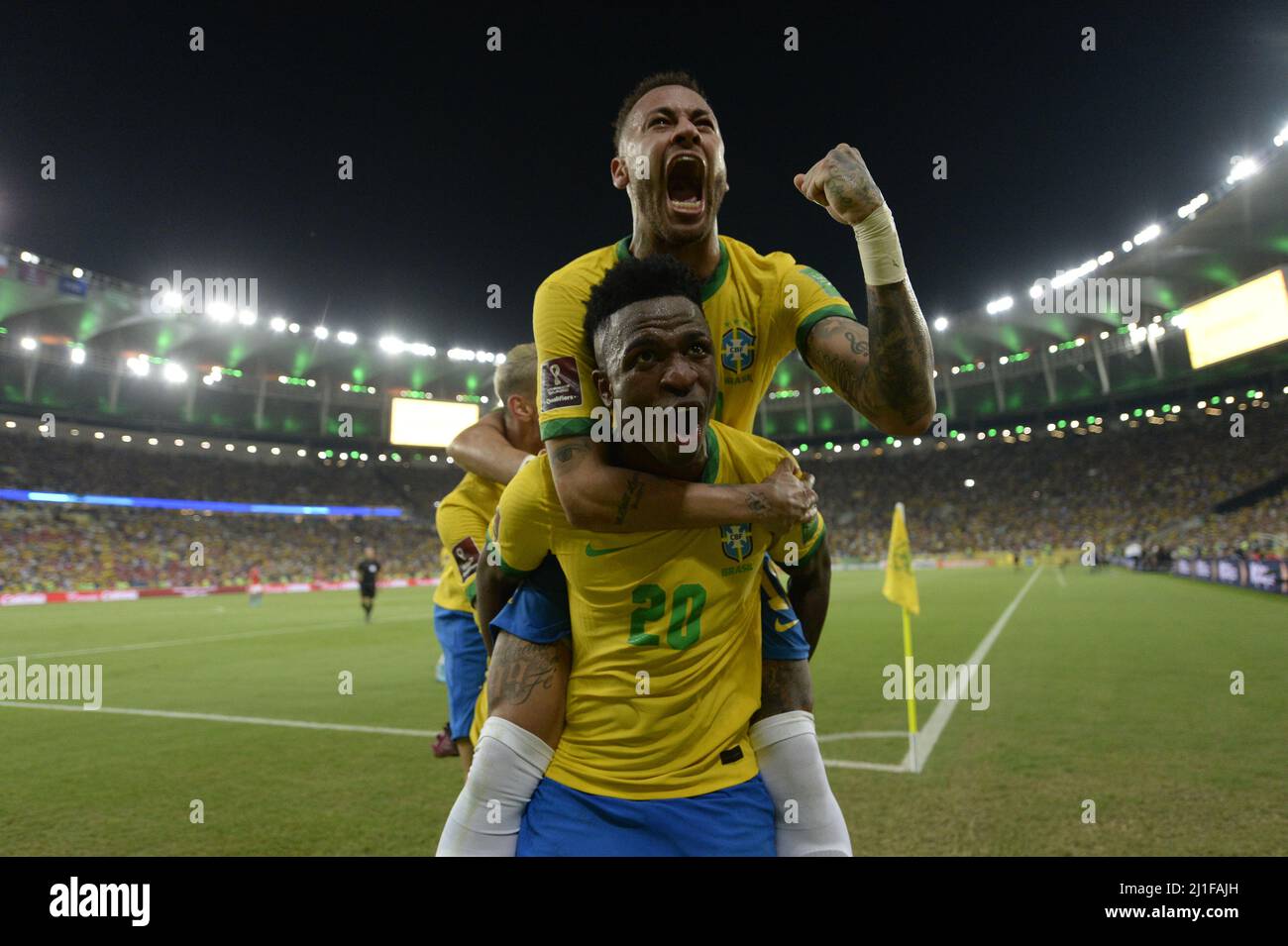 Rio de Janeiro-Brasilien 24. März 2022 WM-Qualifikationsspiel zwischen Brasilien und Chile im Maracanã-Stadion Neymar jr feiert vinicius Junior's g Stockfoto