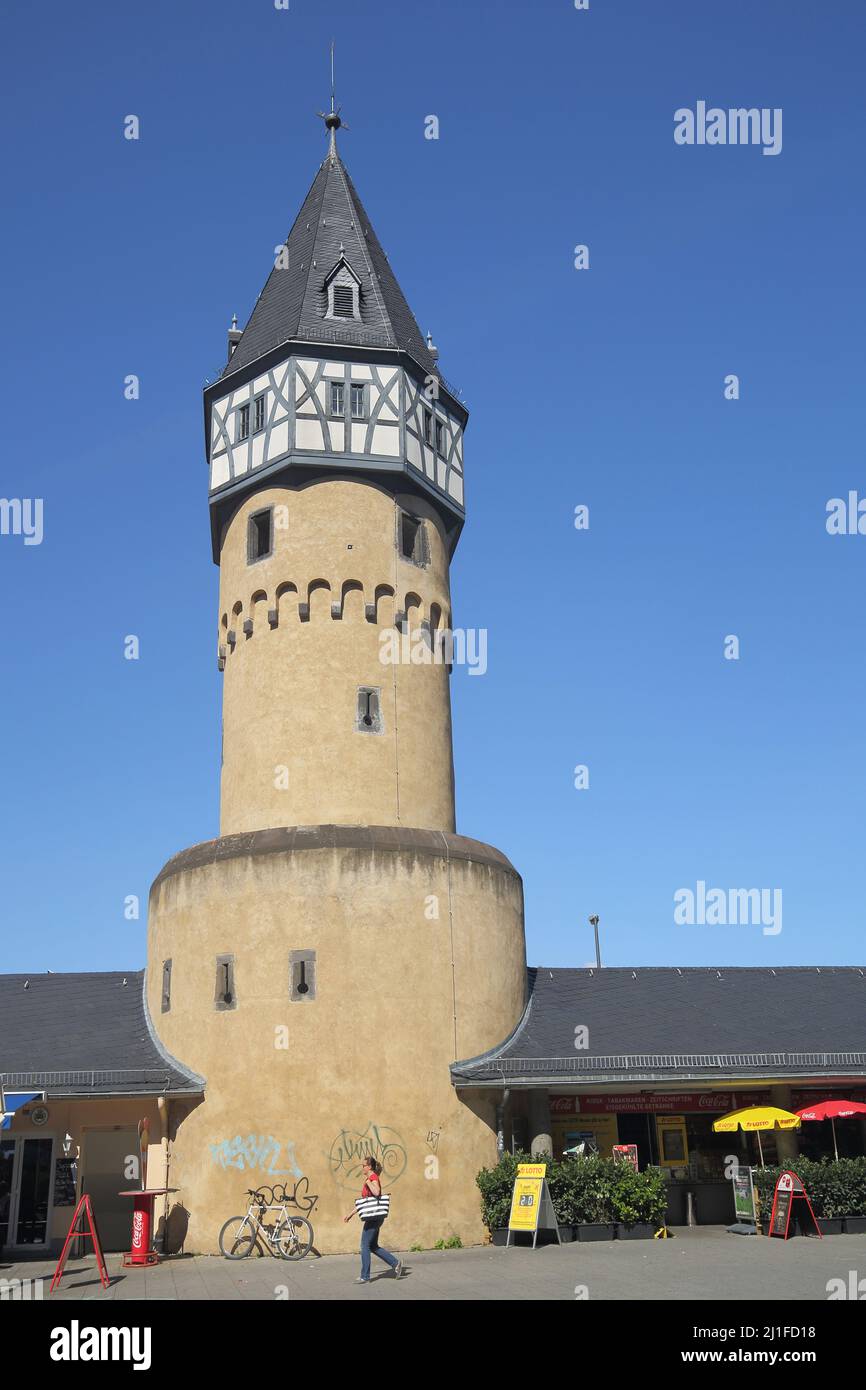 Gotischer Turm bei der Bockenheimer Warte in Frankfurt, Hessen, Deutschland Stockfoto