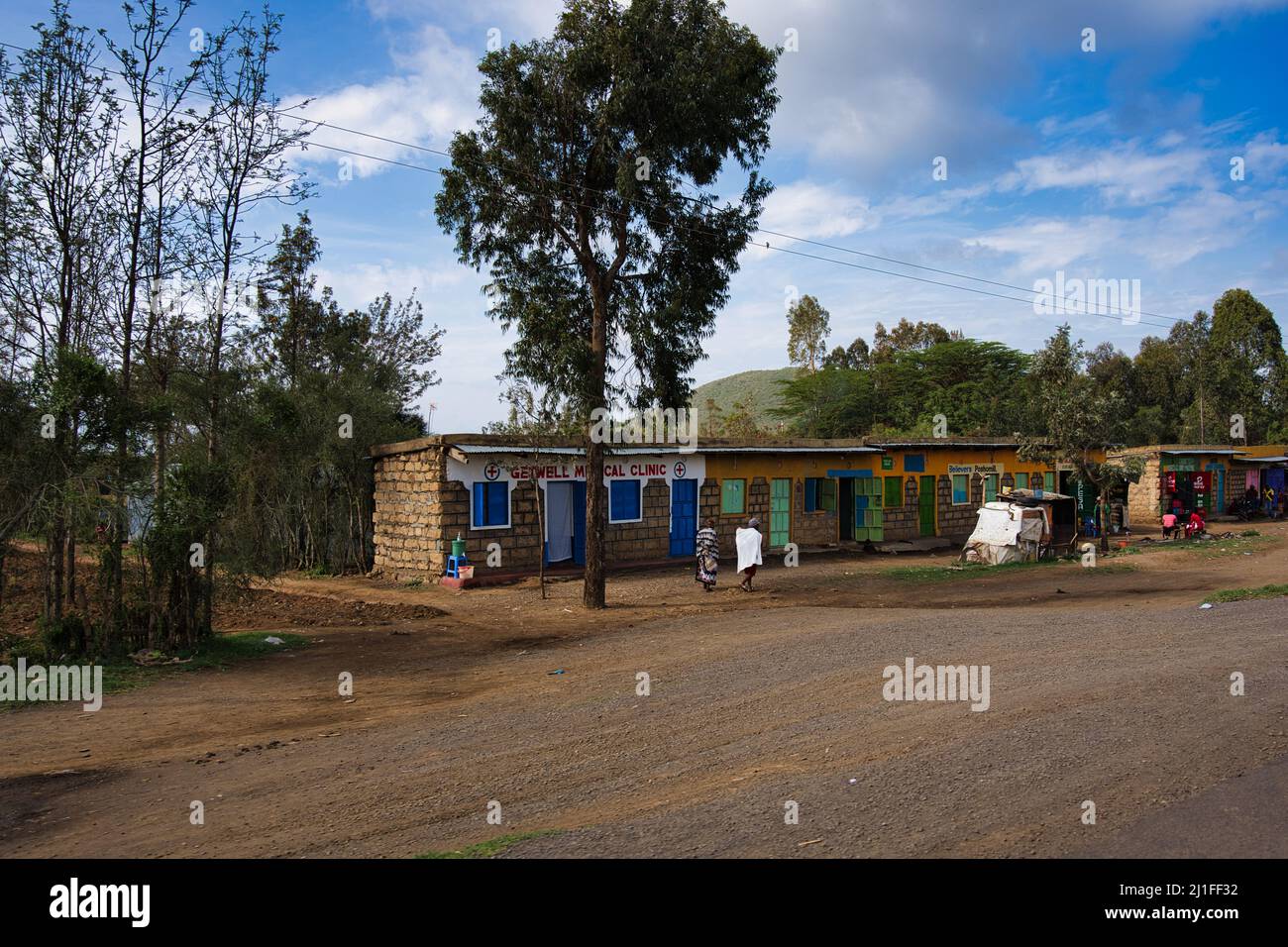Gewöhnlicher Supermarkt auf der Straße in Richtung Masai Mara National Reserve, Great Rift Valley, Kenia Stockfoto