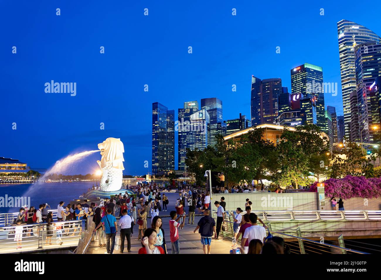 Singapur. Marina Bay. Business Financial District. Der Merlion Stockfoto