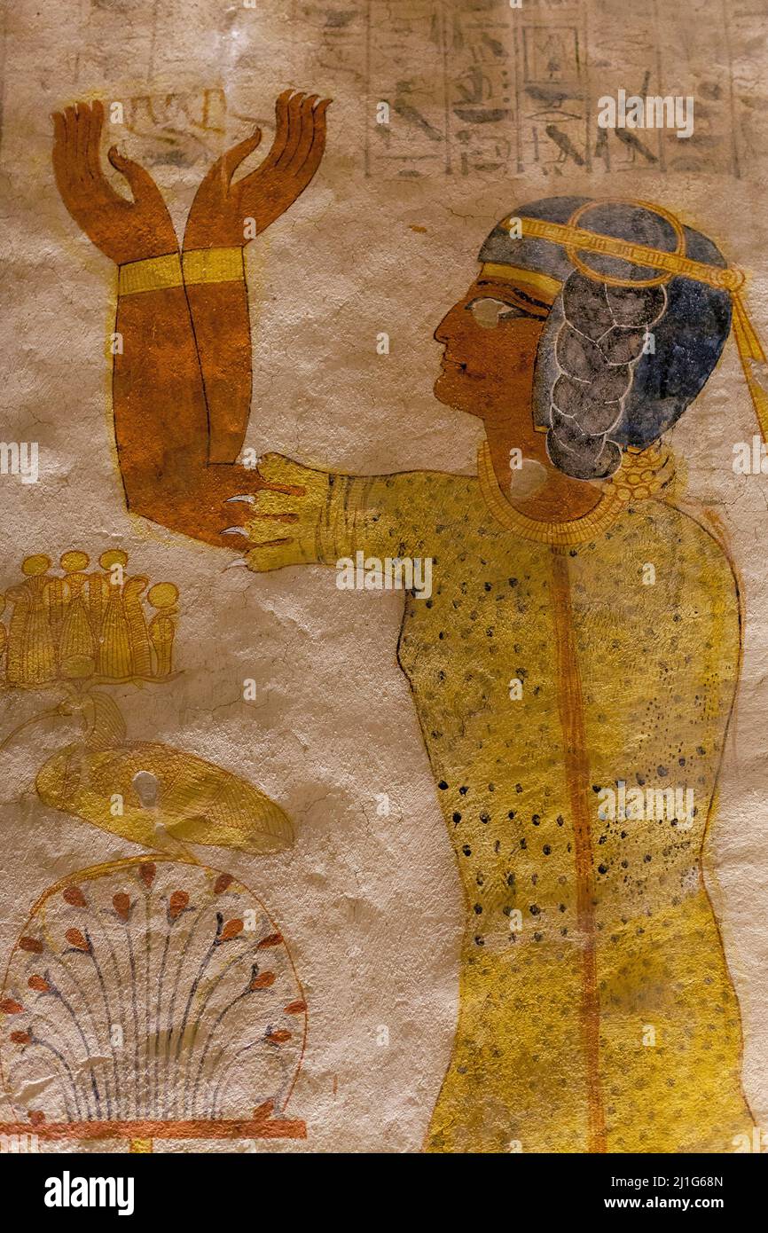 Wandgemälde eines Priesters von Iwnmutef, der ein Opfer dargebracht hat, im Grab von Ramesses IX, KV6, im Tal der Könige Stockfoto