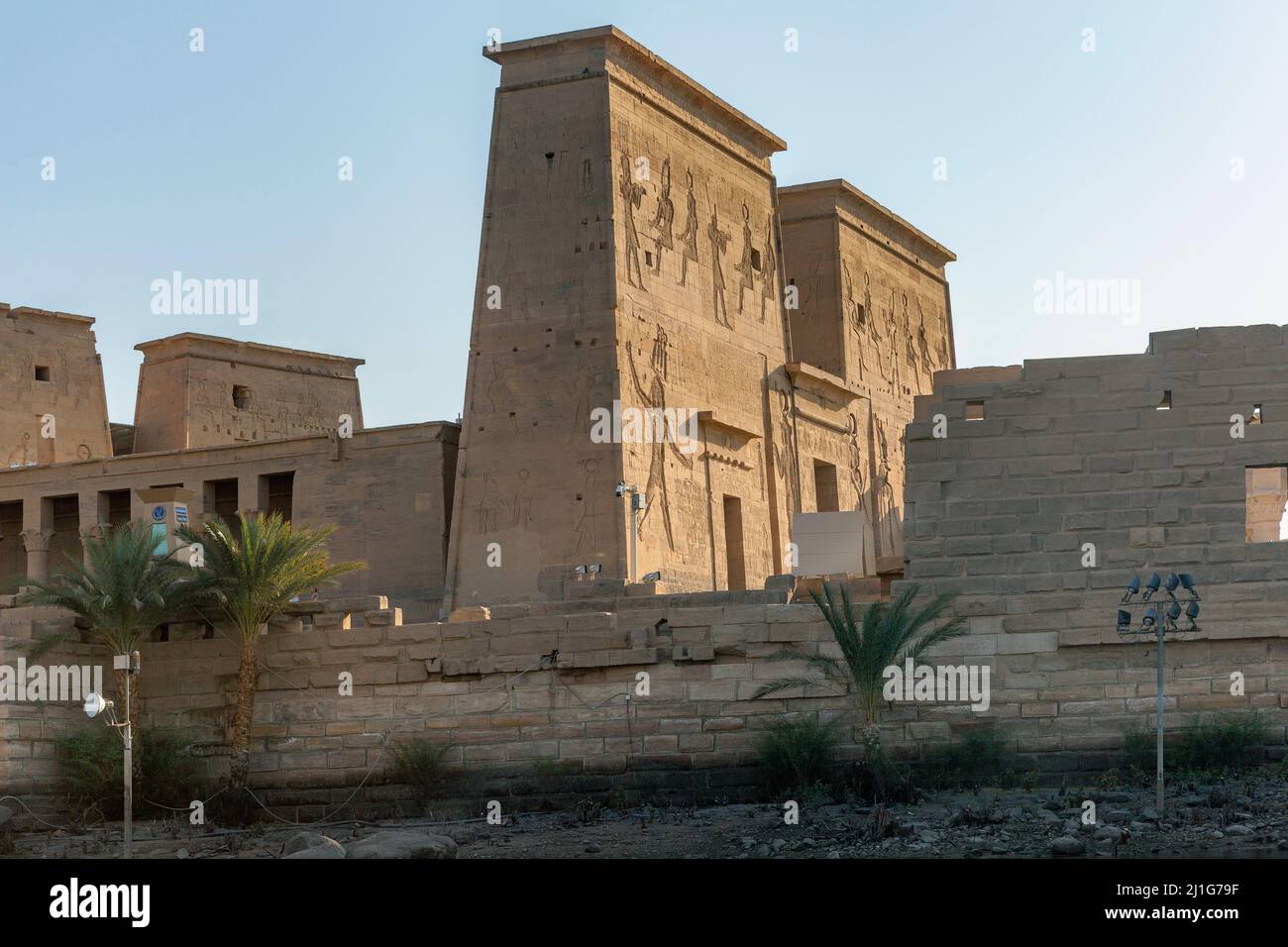 Der Tempel der Isis in Philae, vom Nil aus gesehen, Assuan Stockfoto