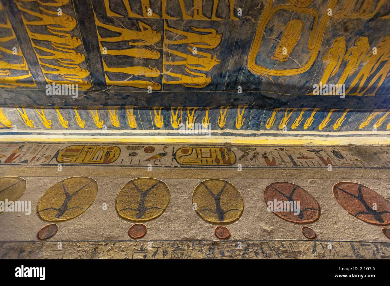 Decke des Grabes von Ramesses IX, KV6, im Tal der Könige, die die Reise des sonnengottes Ra darstellt Stockfoto