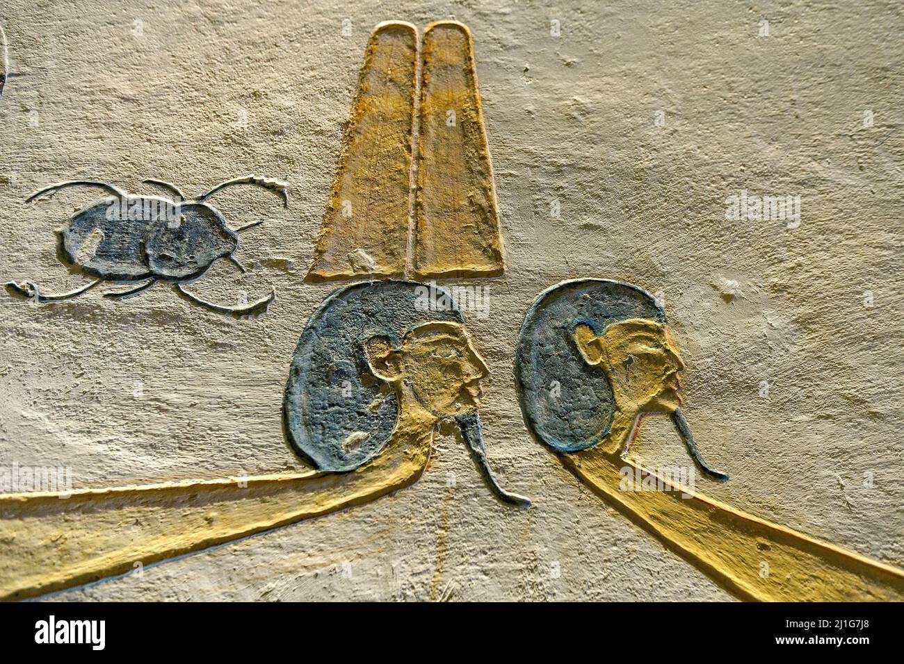 Stern und Bug einer Barke, aus der zweiten Stunde von Amduat, im Grab von Ramesses IX, KV6, im Tal der Könige Stockfoto
