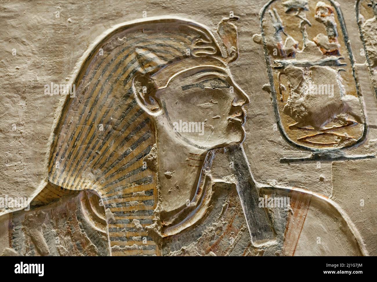 Bas-Relief des pharao Ramesses IX, in der Nähe der defaced Darstellung von Hathor, in Grab KV6, das Tal der Könige Stockfoto