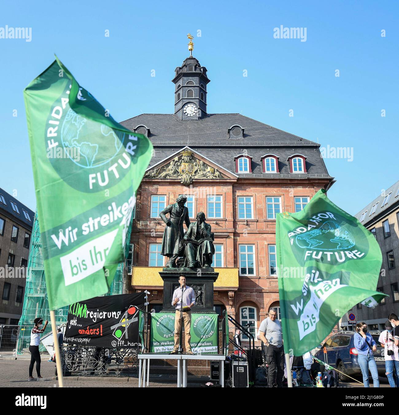 Hanau, Deutschland. 25. März 2022. 25.. März 2022, xpsx, lokale Hanau  Aufruf zu einem Klimastreik Freitag für die Zukunft von links nach rechts  Demo, Demonstration, Streik, Klima, Fahrrad, Auto, Umwelt, Regierung Kredit: