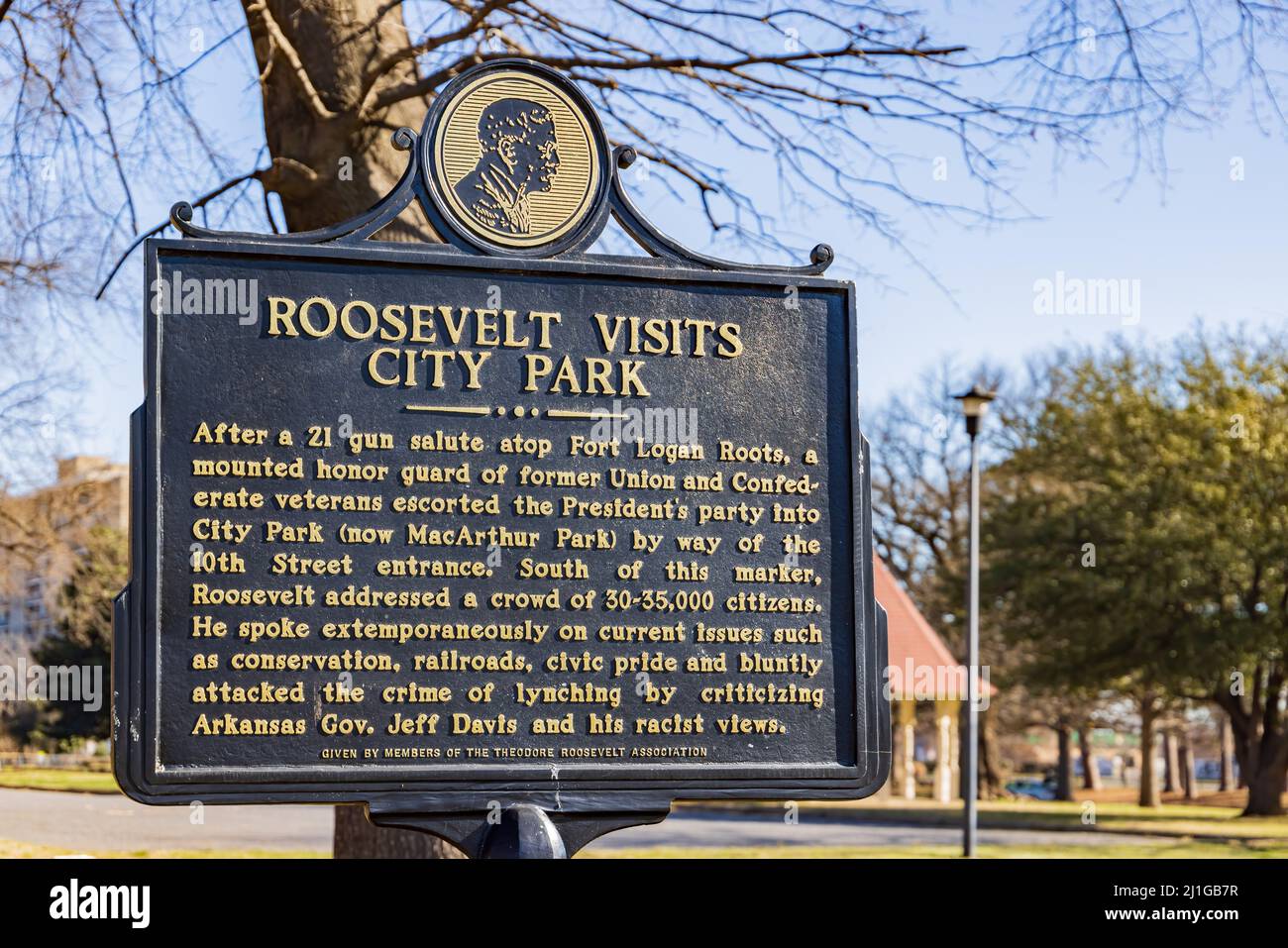 Arkansas, MÄR 19 2022 - Nahaufnahme von Roosevelt besucht Stadtpark Schild Stockfoto