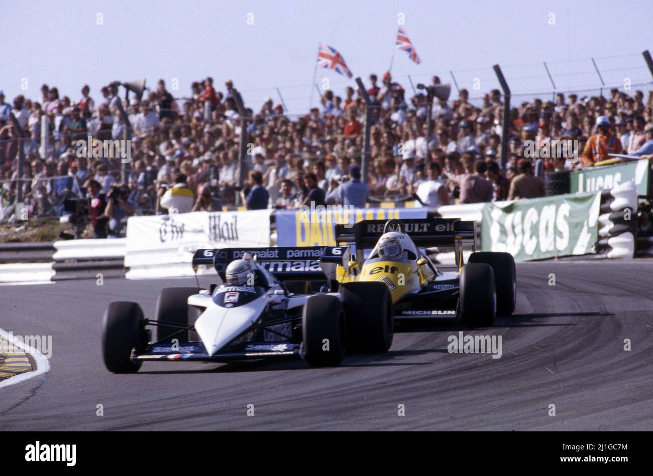 Riccardo Patrese (ITA) Brabham BT52 BMW führt Alain Prost (FRA) Renault RE40 2. an Stockfoto