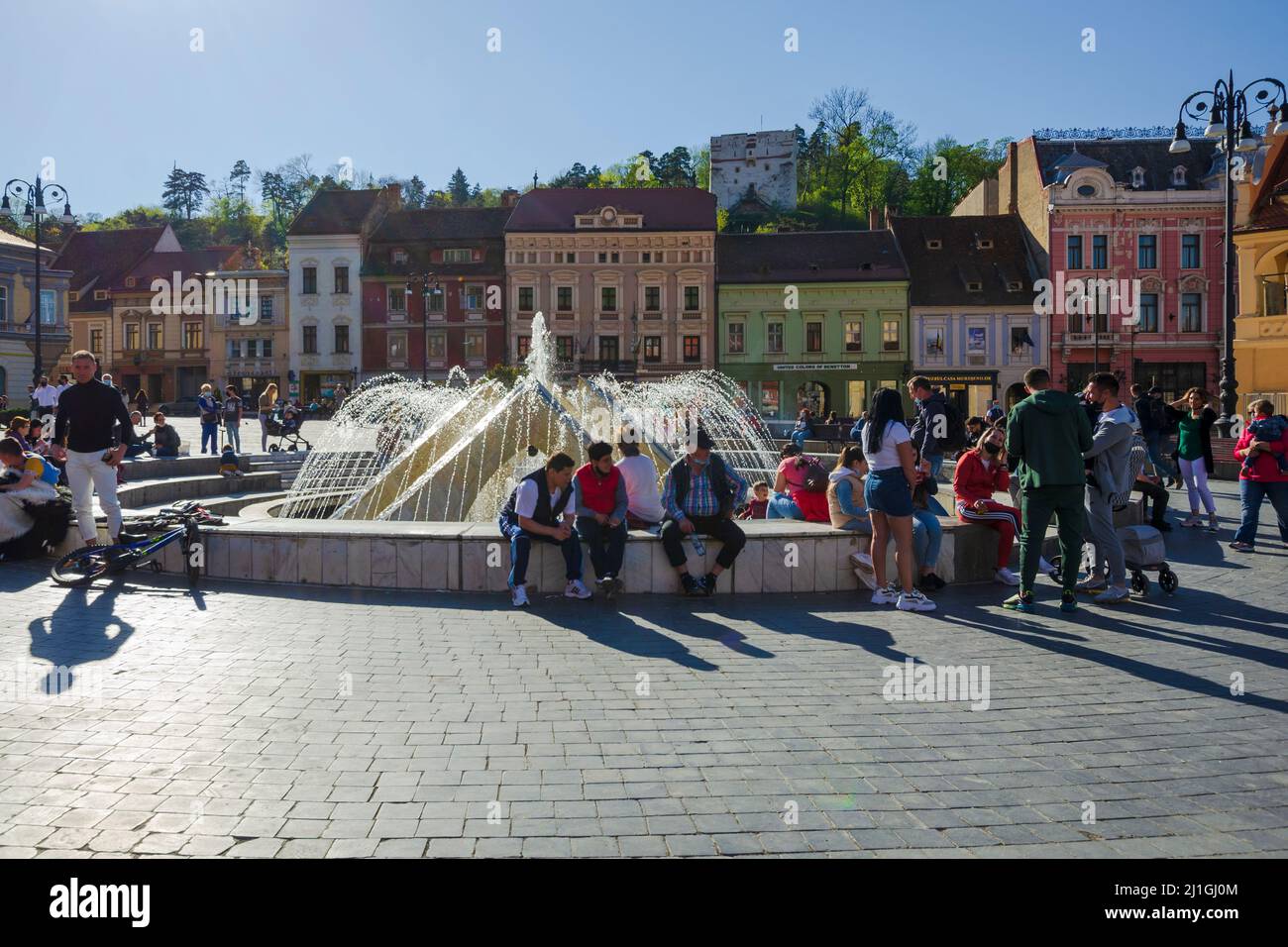 Gesamtansicht des Ratsplatzes im historischen Zentrum von Brasov, Rumänien - Foto: Geopix Stockfoto
