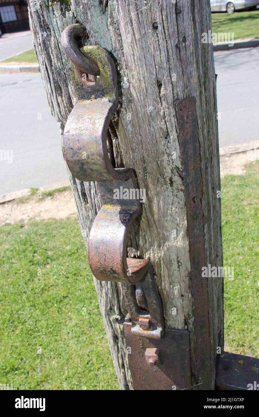 Original Stocks, Aldbury Village in Spring, Hertfordshire, England, UK Stockfoto